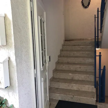 Unter Den Weinbergen *