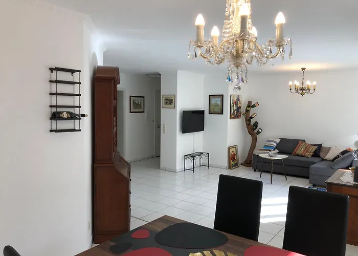 Unter Den Weinbergen טריס-קארדן